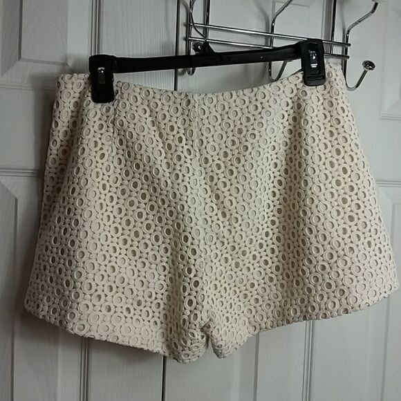 Banana Republic Cream Crochet Shorts Sz 8 - Picture 5 of 8